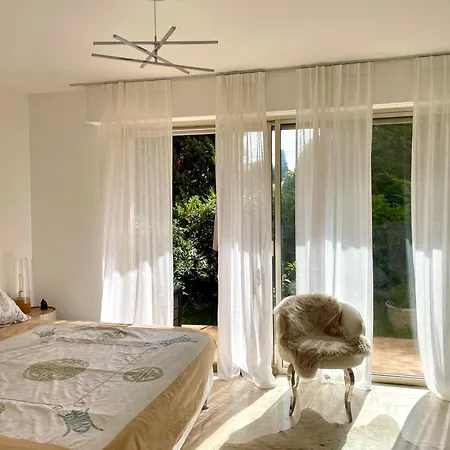 Bel Cap D Avec Terrasses Et Jardins *